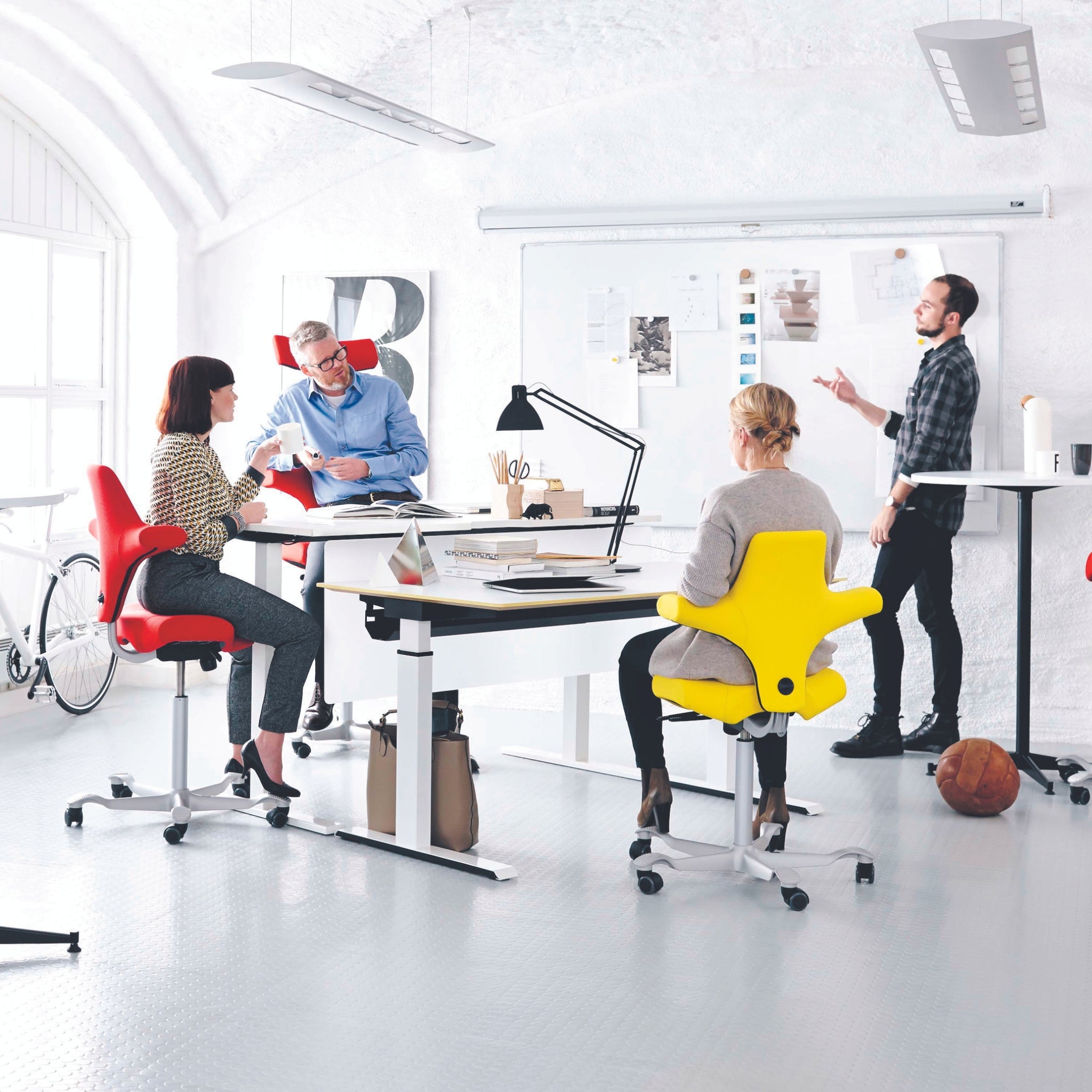 Progressive Desk for Design Studios