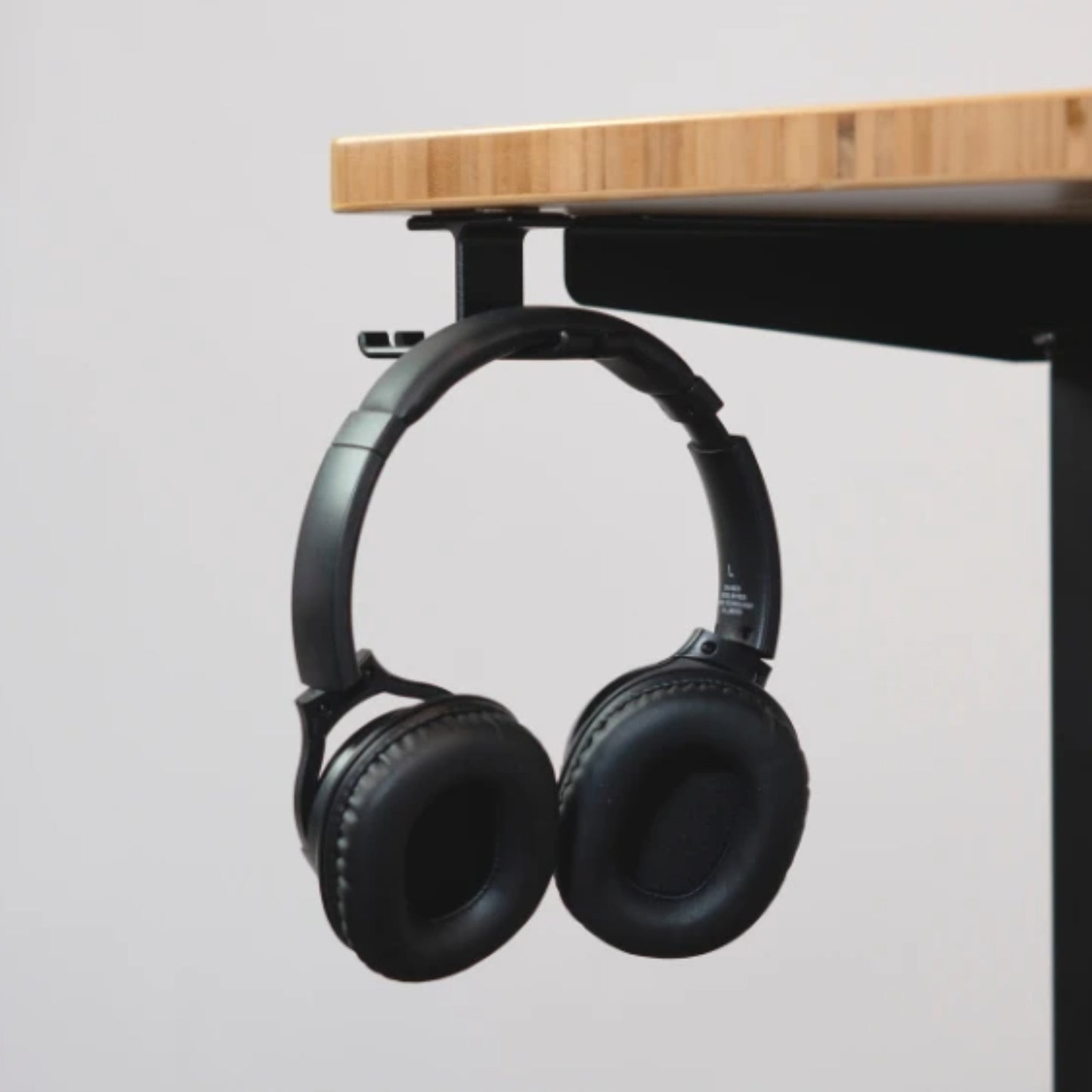 Headphone Hanger application