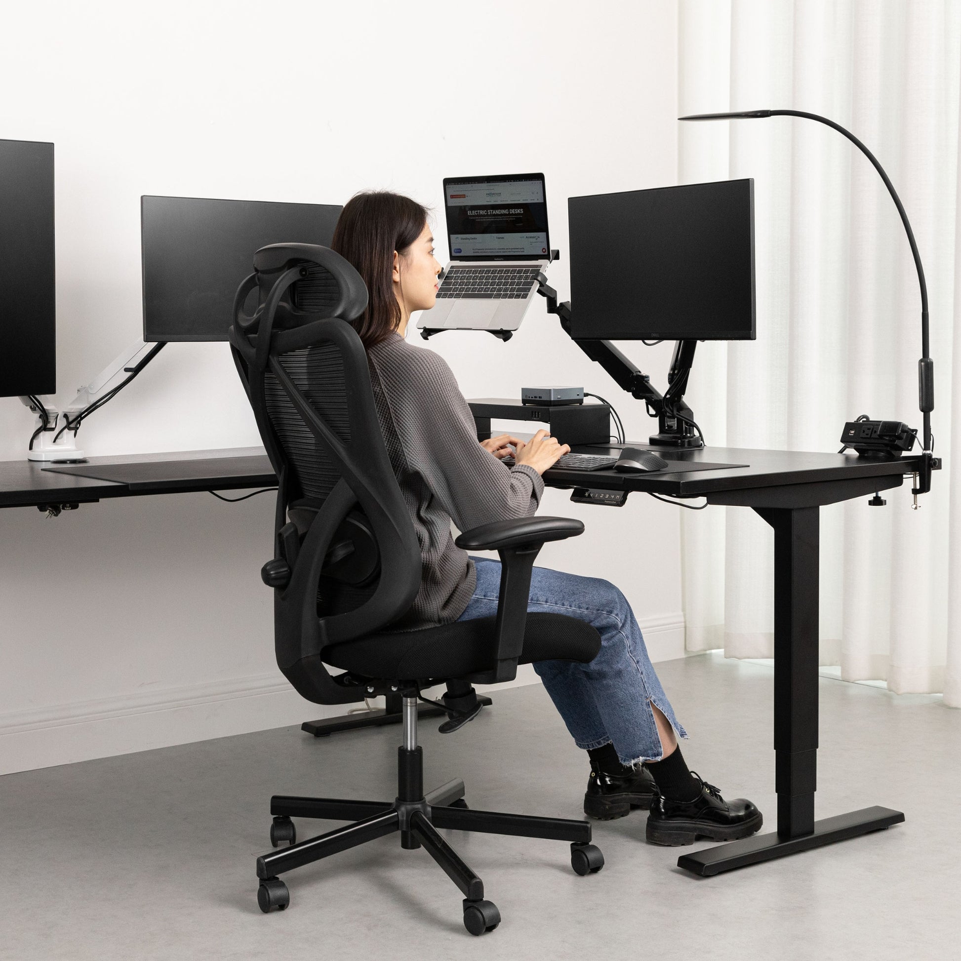 https://www.progressivedesk.com/cdn/shop/products/4_2b1890a8-f27b-4940-adec-c75569ee74a5.jpg?v=1701438674&width=1946